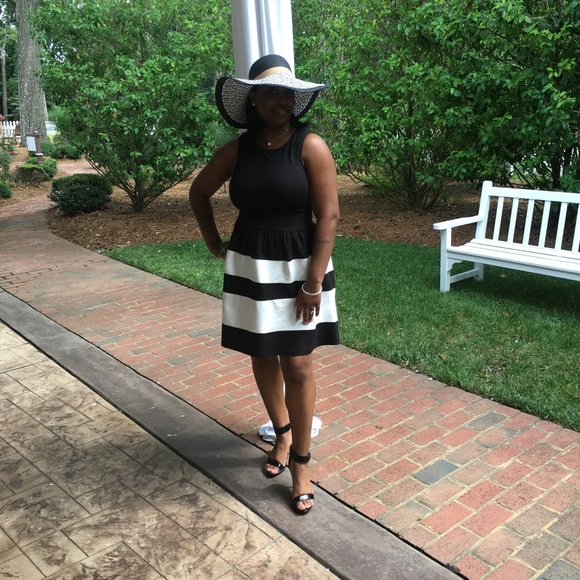 EUC Floppy Brim Hat - Picture 8 of 8